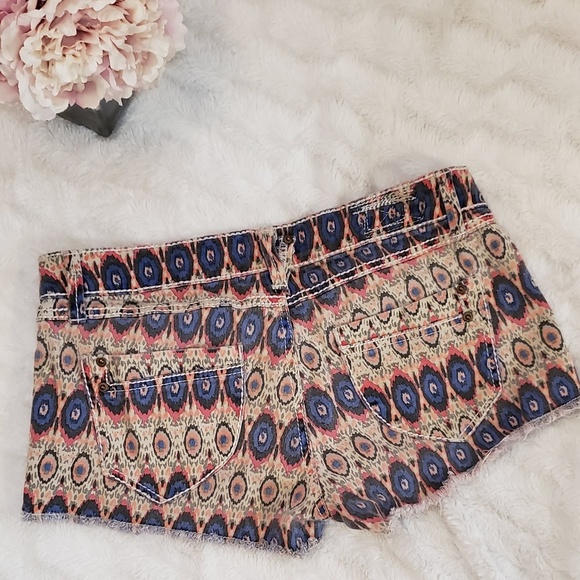Aztec print shorts - Picture 2 of 3